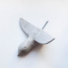 Laden Sie das Bild in den Galerie-Viewer, 3 Beton Wandhaken - Grau