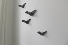 Laden Sie das Bild in den Galerie-Viewer, Kleiner Schwarm Beton - Grau (4 Vögel)