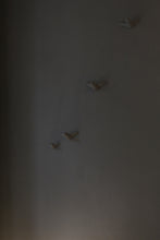 Laden Sie das Bild in den Galerie-Viewer, Kleiner Schwarm Beton - Hellgrau (4 Vögel)
