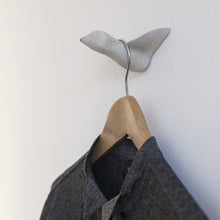 Laden Sie das Bild in den Galerie-Viewer, Gray wall hook from Vienna in shape of a bird to use for decoration