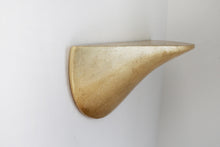 Laden Sie das Bild in den Galerie-Viewer, Wandregal aus Beton mittel - gold