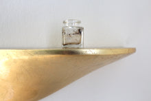 Laden Sie das Bild in den Galerie-Viewer, Wandregal aus Beton mittel - gold