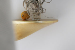 Wandregal aus Beton mittel - gold