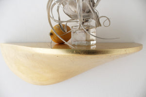 Wandregal aus Beton mittel - gold