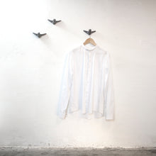 Laden Sie das Bild in den Galerie-Viewer, wandhaken aus vögeln für hemden und andere garderobe, wall hooks birds symbol concrete and handmade in vienna, austria