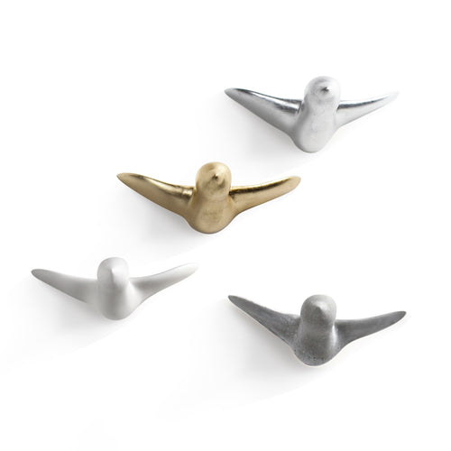 Vogelschwarm in Gold, Silber, Weiß und Grau, schöne Materialien und aufregendes Design aus Wien